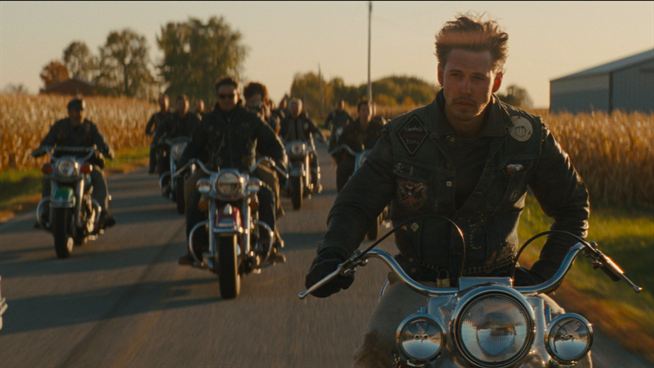 You are currently viewing “The Bikeriders” Fragmanı: Austin Butler, Tom Hardy ve Jodie Comer Bir Motosiklet Çetesi Savaşına Yakalanıyor
