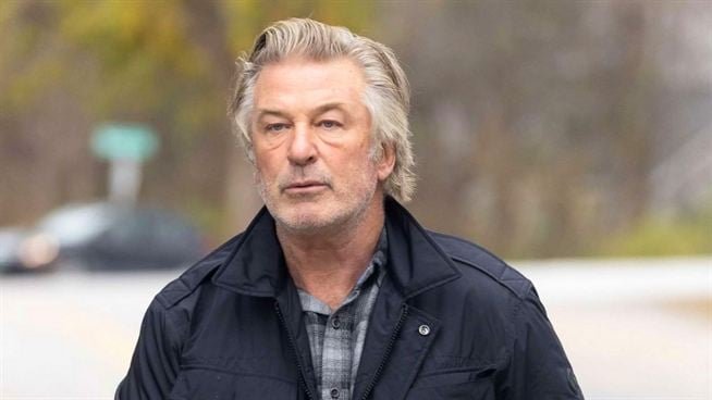 Read more about the article Alec Baldwin Kasıtsız Adam Öldürmeyle Suçlandı: 18 Ay Hapsi İsteniyor