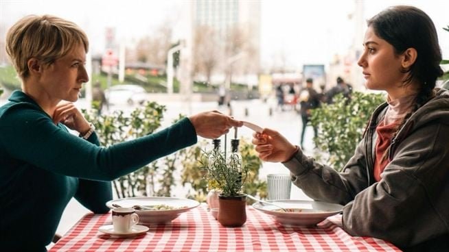 You are currently viewing Selman Nacar İmzalı Netflix Dizisi “İstanbul Ansiklopedisi” Sete Çıktı!