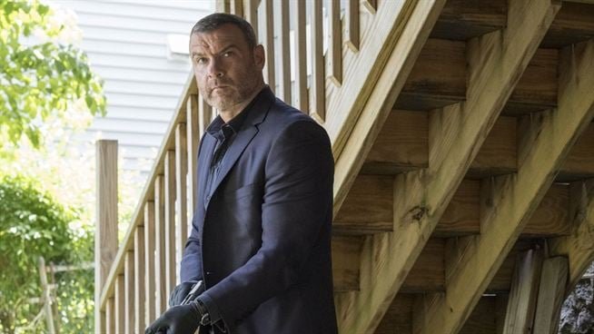 You are currently viewing Guy Ritchie’den “Ray Donovan” Spinoff’u Geliyor