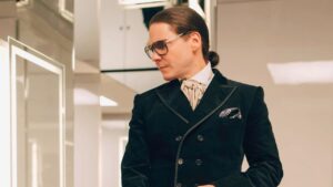 Read more about the article “Becoming Karl Lagerfeld” Fragman: Daniel Brühl, İkonik Moda Tasarımcısı Olarak Başrolde