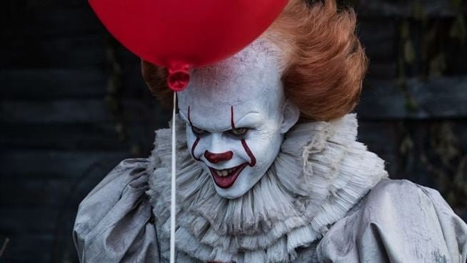 You are currently viewing Bill Skarsgard “It” Prequel Dizisi İçin Pennywise Rolüne Geri Dönüyor!