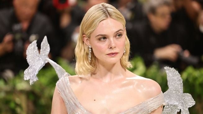 Read more about the article Elle Fanning “Predator” Evrenine Giriyor