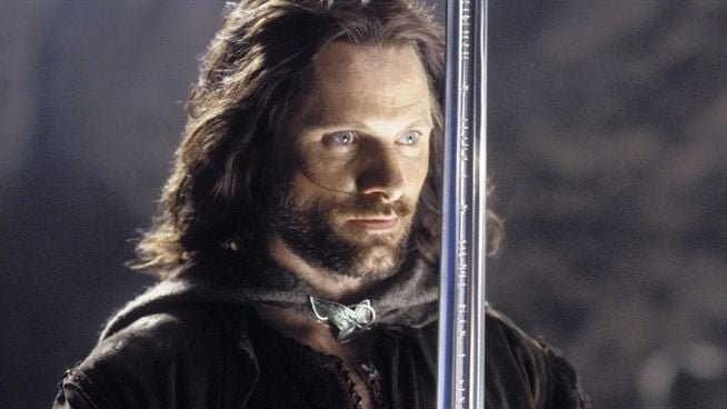 You are currently viewing Viggo Mortensen “The Hunt For Gollum” İçin Aragorn Rolüne Dönmeye Hazır!